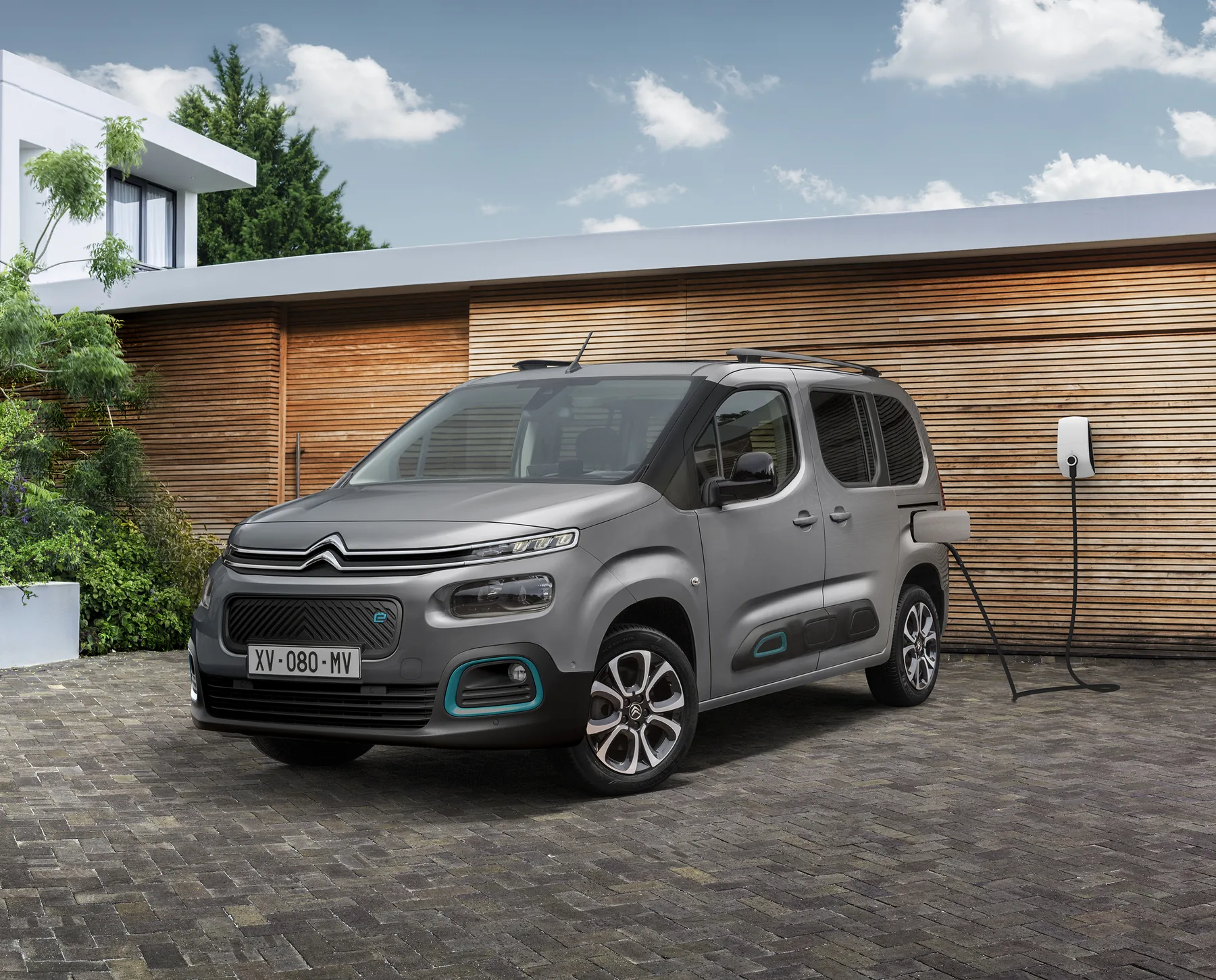 Citroën ë-Berlingo an einer Wallbox